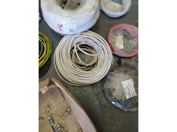 ~/upload/Lots/148287/AdditionalPhotos/eu7z2wxudl6ou/1.5mm Cabtyre White x Rolls_t600x450.jpg